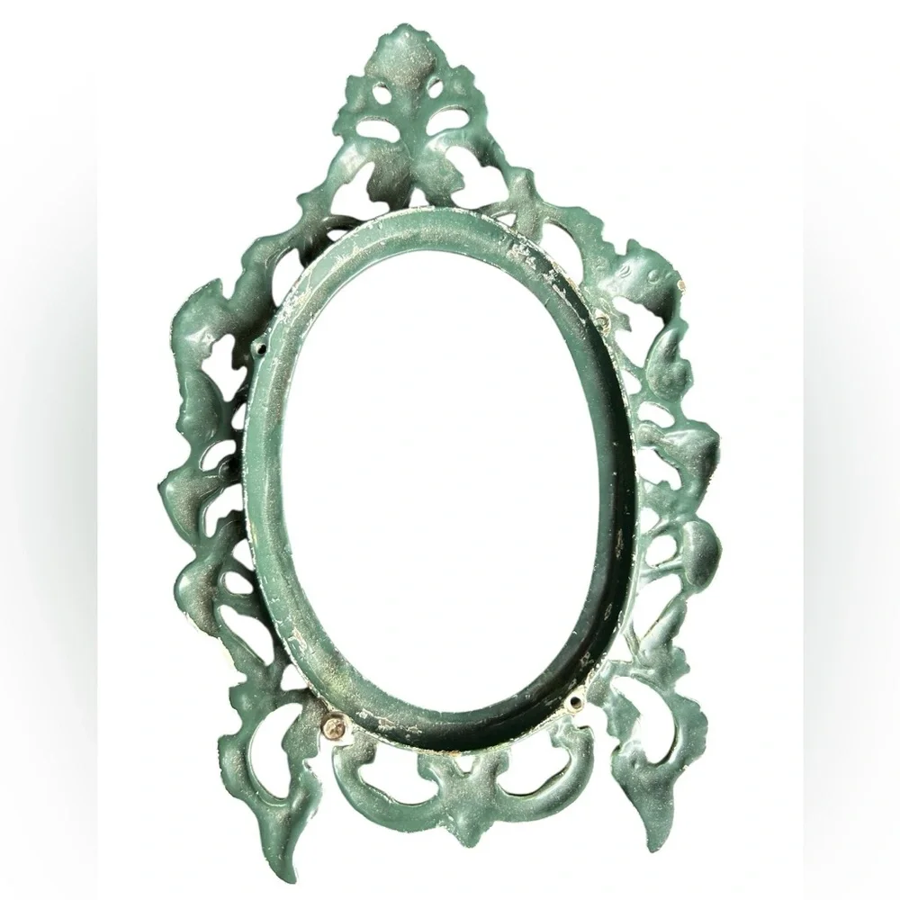 🖼️ Vintage Ornate Cast Iron Picture Frame